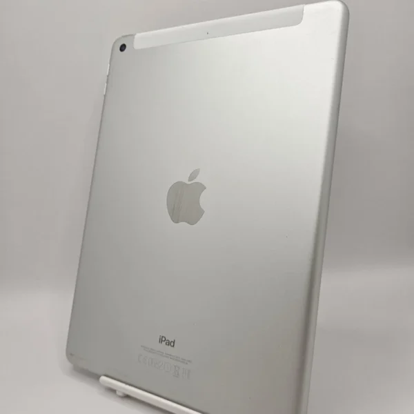 Apple iPad 5th Gen (9.7″) in Silver